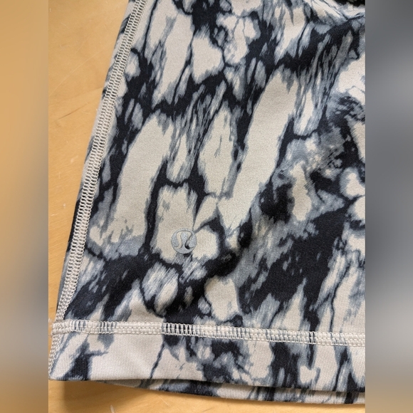 2/35$ Lululemon Open Your Heart Tank Size 4 Tan And Black Color W1967S - Picture 10 of 14